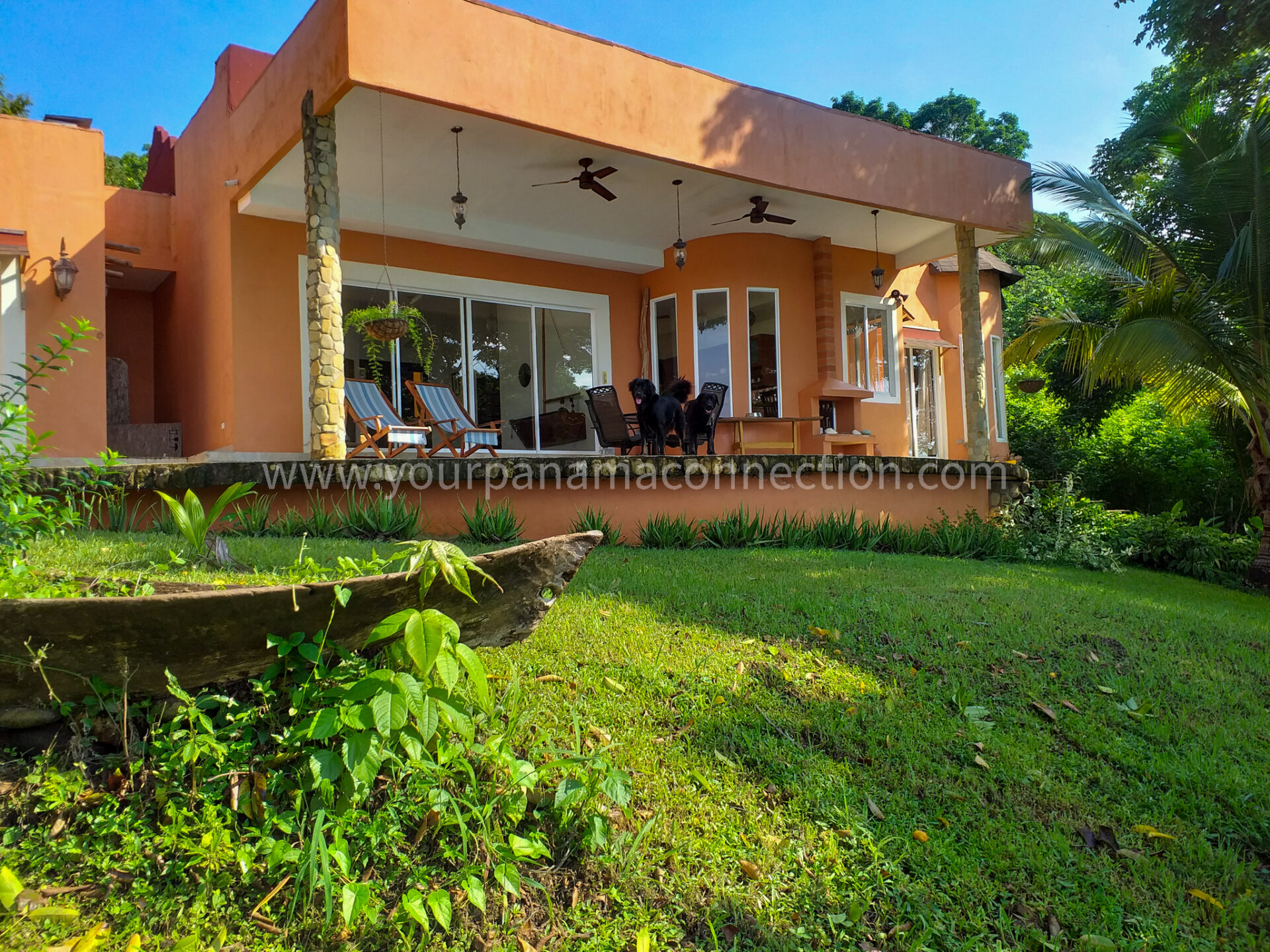 4 bedroom house with views for sale on Isla Saboga