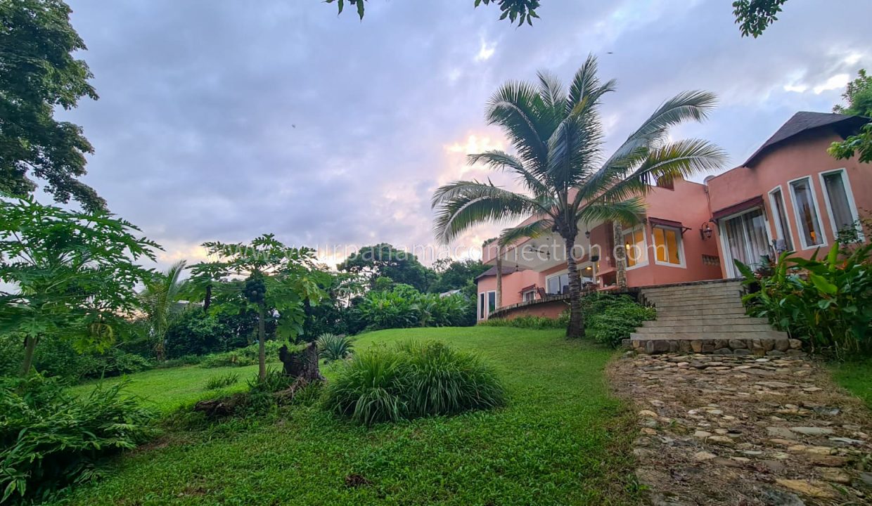 exterior house for sale isla saboga panama